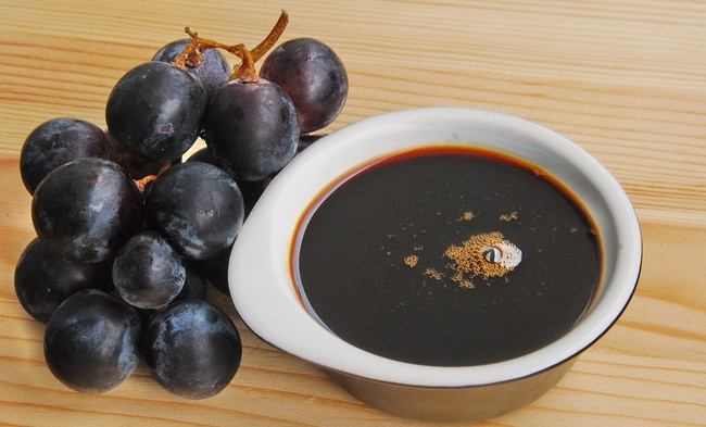 Petimezi - Grape Syrup by Paneri.gr